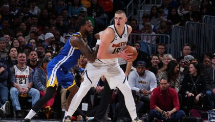  约基奇达成赛季场均三双，掘金稳居西部榜首  