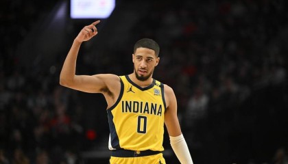  哈利伯顿28+14步行者踏平活塞  