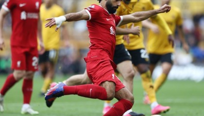  利物浦逆转绝杀热刺登顶积分榜  