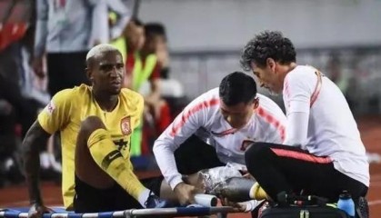  马赛核心球员重伤赛季报销，球队前景蒙上阴影  