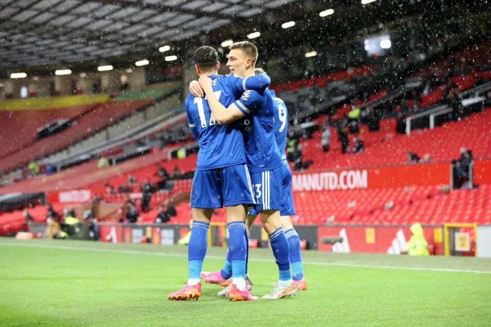  曼城女足创历史，首夺英超联赛冠军  